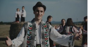 INTERVIU cu interpretul de muzică populară Andrei Munteanu- Interpretul de muzică populară Andrei Munteanu și-a lansat recent melodia“Pi sub nor”- Videoclipul melodiei“Pi sub nor”a fost realizat pe muntele Rarău, într-un cadru îmbogățit de frumusețe- Melodia“Pi sub nor”este despre cătănie, haiducie, respect față de patrie – Interpretul de muzică populară Andrei Munteanu iubește muzica populară, acesta se mândrește cu tradițiile, obiceiurile locului, portul său popular (INTERVIU EXCLUSIV ZIARUL ȘTIRI MONDENE- GALERIE FOTO)