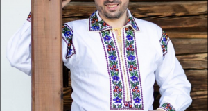 REPORTAJ-”Is fecior din Bucovina”și“Omenie floare rară” sunt cele mai frumoase și deosebite melodii ale interpretului de muzică populară Dorel Crainiciuc- Aceste melodii fac parte din albumul său intitulat”Is fecior din Bucovina”, lansat în anul 2015- Videoclipul melodiei“Omenie floare rară”a fost filmat la Restaurantul“La Filuță,”în comuna Mălini, județul Suceava- Albumul”Is fecior din Bucovina”a interpretului de muzică populară Dorel Crainiciuc conține 15 melodii de joc, dor- Interpretul de muzică populară Dorel Crainiciuc se mândrește mult cu talentul muzical care îl are, portul popular, tradițiile, obiceiurile locului, acesta reprezintă zona Bucovinei (EXCLUSIV- GALERIE FOTO)