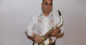 REPORTAJ-“Instrumentală”este cea mai deosebită melodie a îndrăgitului saxofonist Puiu Baban- Melodia a fost realizată alături de Formația sa intitulată“Puiu Baban”, această melodie a fost încadrată într-un frumos colaj dedicat pentru românii din țară și străinătate- Filmarea colajului a avut loc Restaurantul“Moara cu Noroc”din comuna Balinț, jud. Timiș- Saxofonistul Puiu Baban iubește muzica de mic copil, acesta se mândrește cu talentul muzical care îl are, portul popular, tradițiile și obiceiurile locului, saxofonistul Puiu Baban reprezintă zona Banatului (EXCLUSIV- GALERIE FOTO)