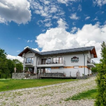 REPORTAJ: Pensiunea de sub Carpați din comuna Corbi, jud. Argeș, este un loc de vis foarte primitor, care dispune de un adevărat confort, aici puteți să aveți un sejur de neuitat alături de prieteni și cei dragi. (GALERIE FOTO)