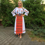 REPORTAJ:“De când m-am născut pe lume”,“Toată viața mi-oi petrece”, “Mă petrec cum umblă banu”, “Pe mine m-o sărutat”,“Măriuță- s multe-n sat” și “La mulți ani bărbate,” sunt cele mai dragi și deosebite melodii ale interpretei de muzică populară Mya Moraru- Restaurantul“Mya Nova Events”Bistrița este soluția ideală, unde să organizați evenimentul visat de dumneavoastră! (EXCLUSIV- GALERIE FOTO)