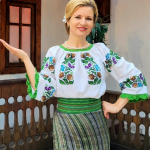 Cele mai dragi și de succes melodii ale interpretei de muzică populară Carmen Macovei sunt:“Dor de satul meu”,”Dragi părinți cu suflet mare”, “Zi dobaș cu foc”, “Soacră mică fii voioasă”, “Asta-i hora mare”și “Sârba cumătrilor”- Aceste melodii fac parte din albumul ei de suflet intitulat“De prin viață adunate, cu drag la lume cântate”. (REPORTAJ EXCLUSIV ZIARUL ȘTIRI MONDENE- GALERIE FOTO)