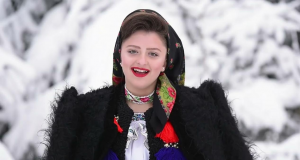 Protejat: Interpreta de muzică populară Lenuța Anișoara Cupcea ne aduce bucuria Crăciunului cu 2 colinde dragi și deosebite intitulate”Noaptea când cată Maria”și “Scoală gazdă și deschide”- Colindele au fost filmate în Maramureș, acum câțiva ani, pe Cavnic  și în Breb la Pensiunea Casa Măriuca. (REPORTAJ EXCLUSIV-GALERIE FOTO)