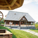CASA VECHE din satul maramureșan Breb un loc de vis unde să te relaxezi/petreci vacanța. (EXCLUSIV- GALERIE FOTO)