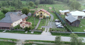 Pensiunea Țara Li Pintea din comuna Cupșeni, jud. Maramureș, este un loc de vis unde să te relaxezi/ îți petreci vacanța alături de prieteni și cei dragi- Gazdele pensiunii sunt foarte  primitoare cu oaspeții care le trec pragul. (REPORTAJ EXCLUSIV ȘTIRI MONDENE- GALERIE FOTO)