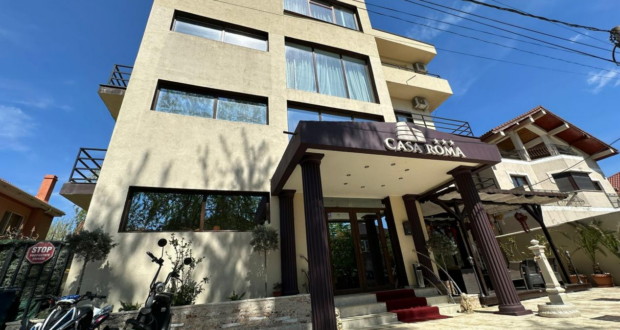 Hotel Casa Roma este o locație de vis din stațiunea Mamaia Nord, jud. Constanța, unde să vă petreceți un sejur de vacanță de neuitat alături de prieteni și cei dragi, având parte de un adevărat confort. (GALERIE FOTO)